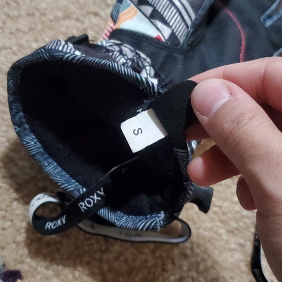 Roxy Gloves- size small. Ski or snowboard - Picture 5 of 6